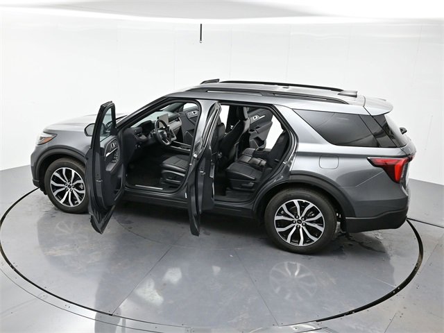 2025 Ford Explorer ST-Line photo 44