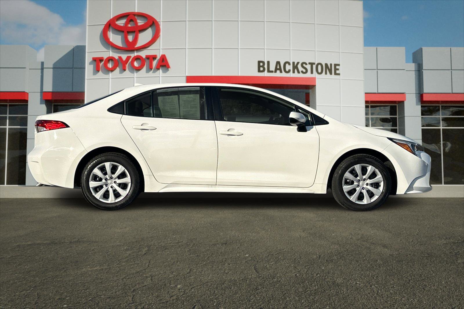 2025 Toyota Corolla Hybrid LE photo 2