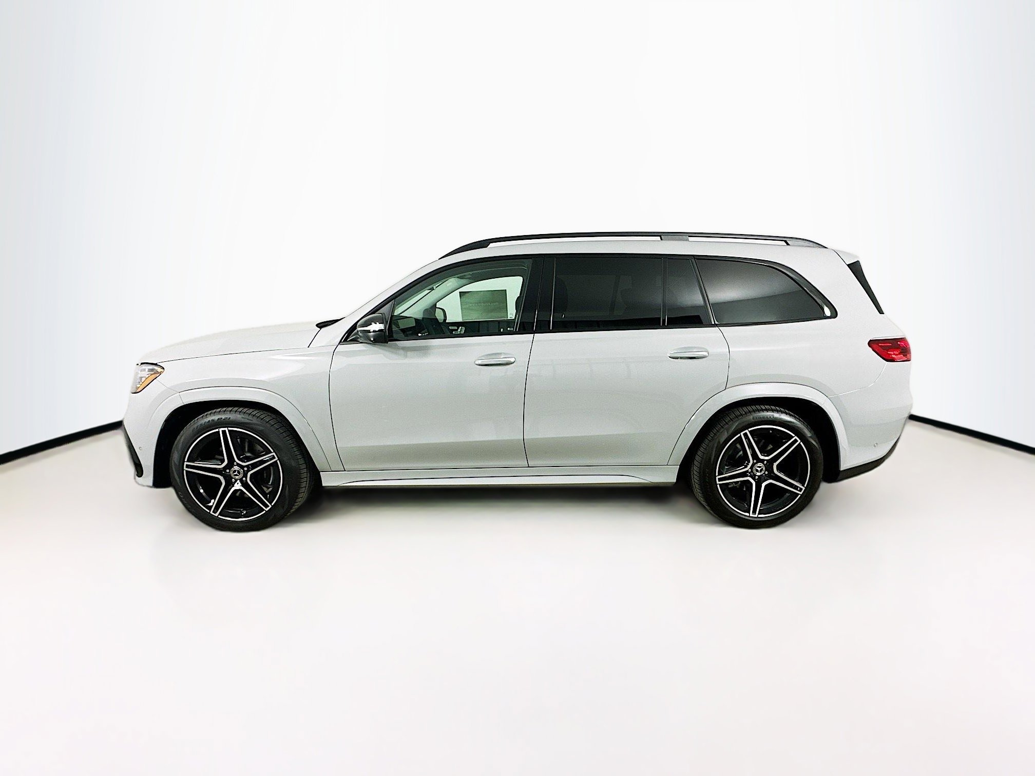 2025 Mercedes Benz GLS 450 4MATIC photo 4