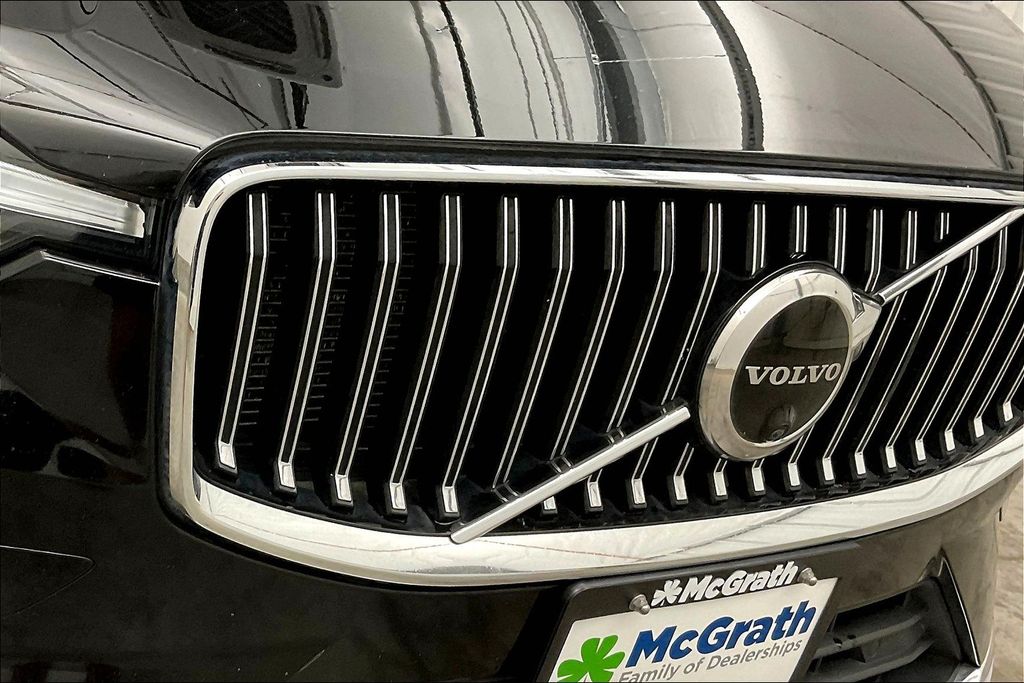 2023 Volvo XC60 B5 Plus photo 26
