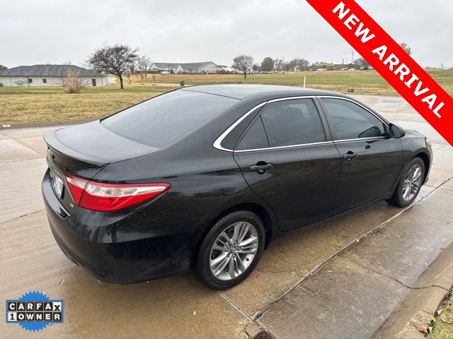 2017 Toyota Camry XLE XSE photo 2