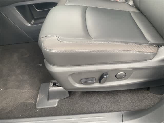 2025 Nissan Pathfinder SL photo 17