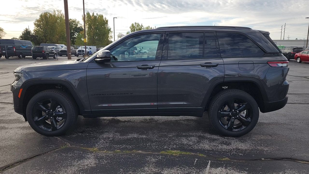 2025 Jeep Grand Cherokee Limited photo 4