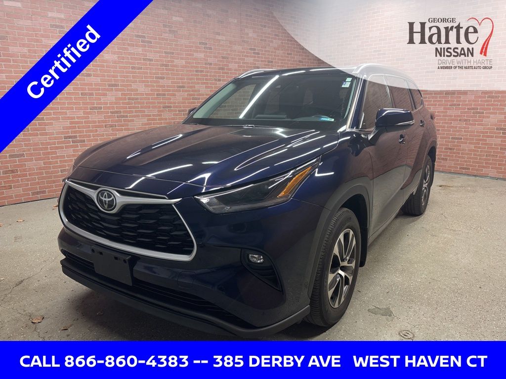 2021 Toyota Highlander XLE photo 3