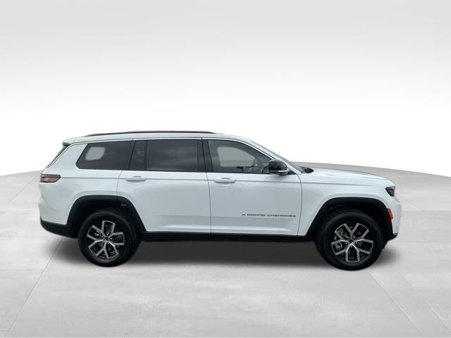 2025 Jeep Grand Cherokee Limited photo 2