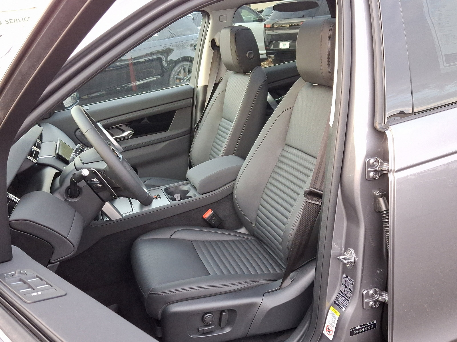 2025 Land Rover Discovery Sport S photo 13