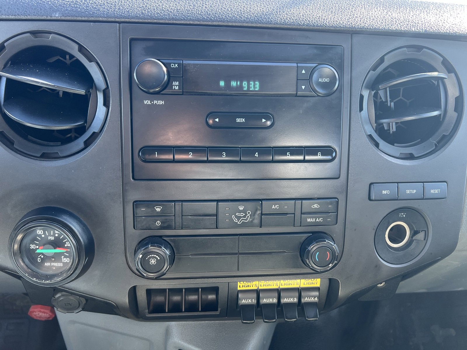 2015 Ford F-750 photo 9
