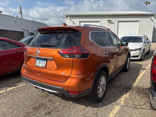 2019 Nissan Rogue SV photo 3