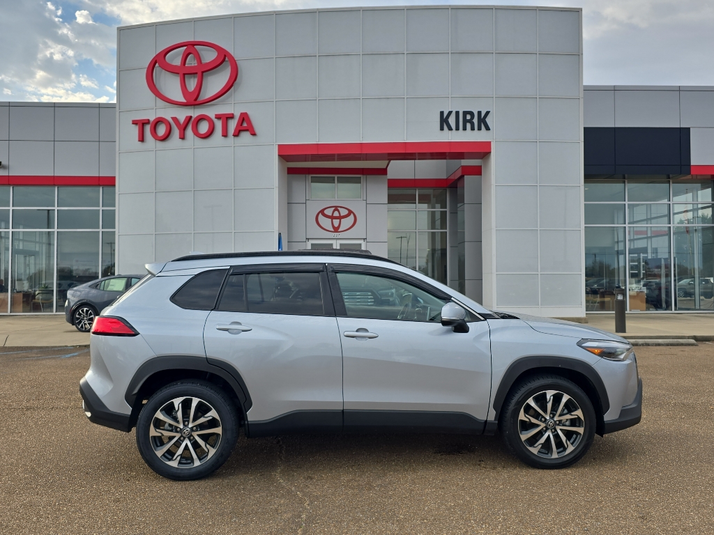 2023 Toyota Corolla Cross XLE's photo