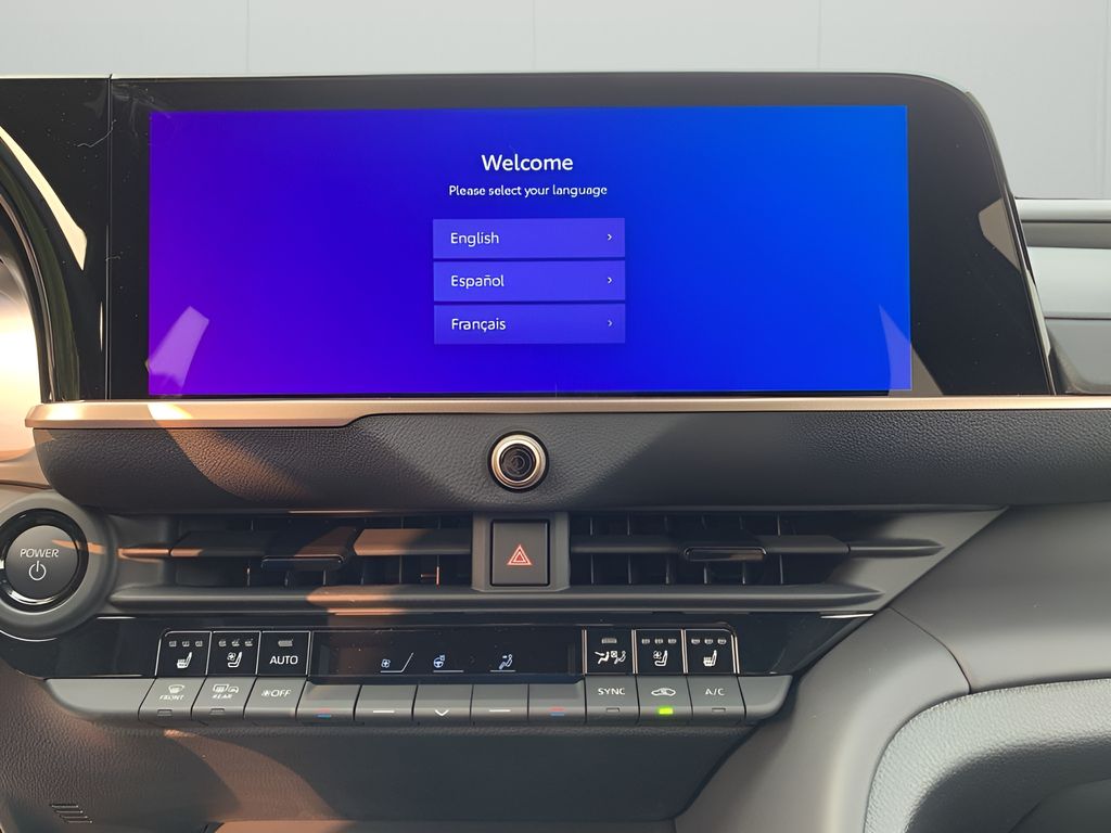 2025 Toyota Crown Signia XLE photo 17