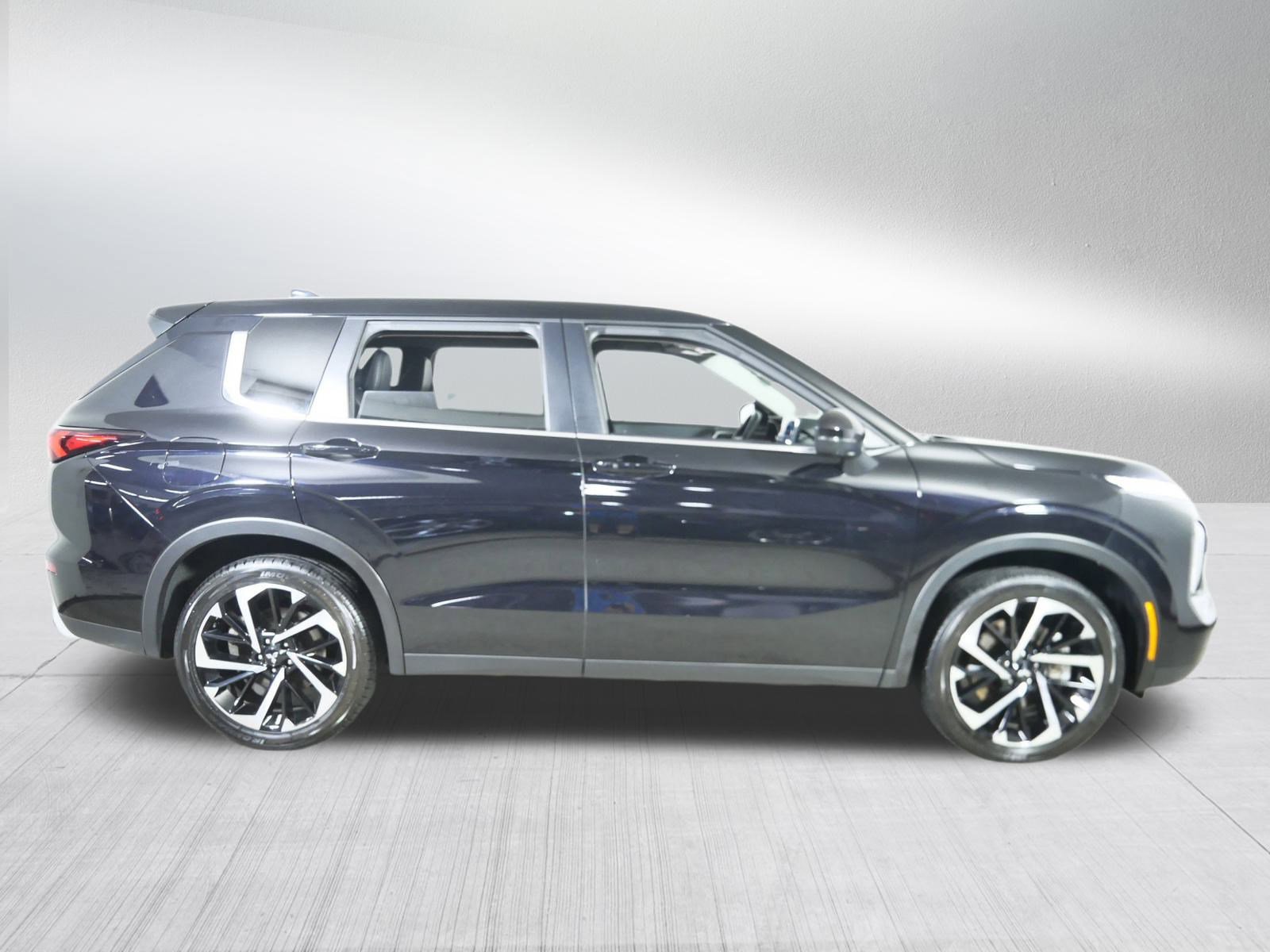 2024 Mitsubishi Outlander SE photo 8