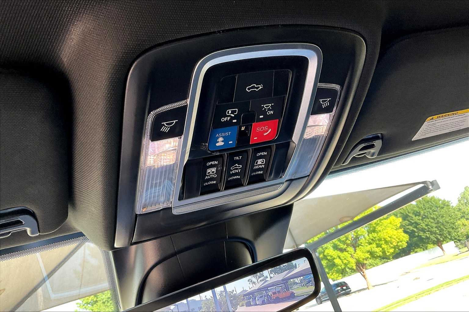 2024 Ram 3500 Laramie photo 31