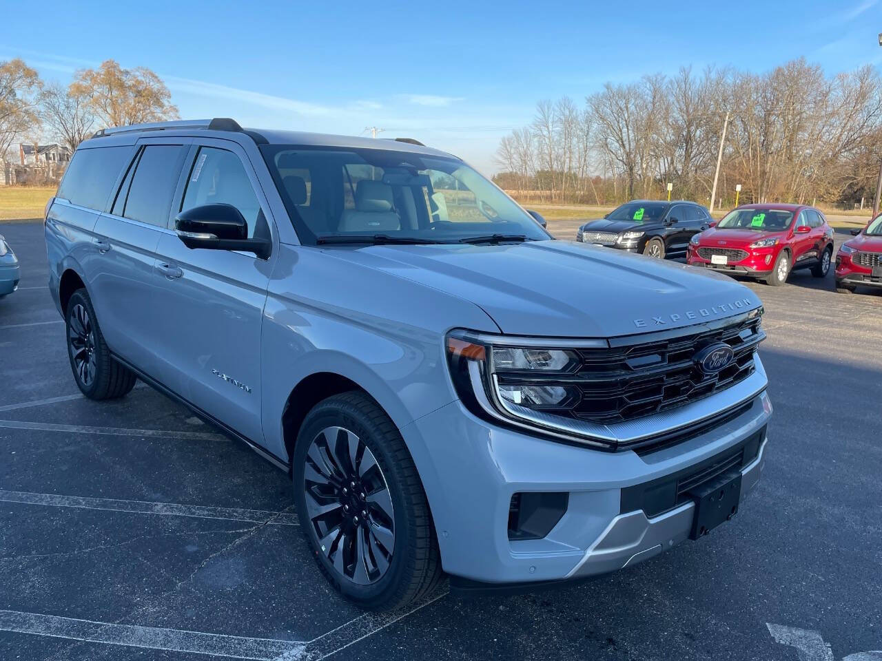 2025 Ford Expedition MAX Platinum photo 2