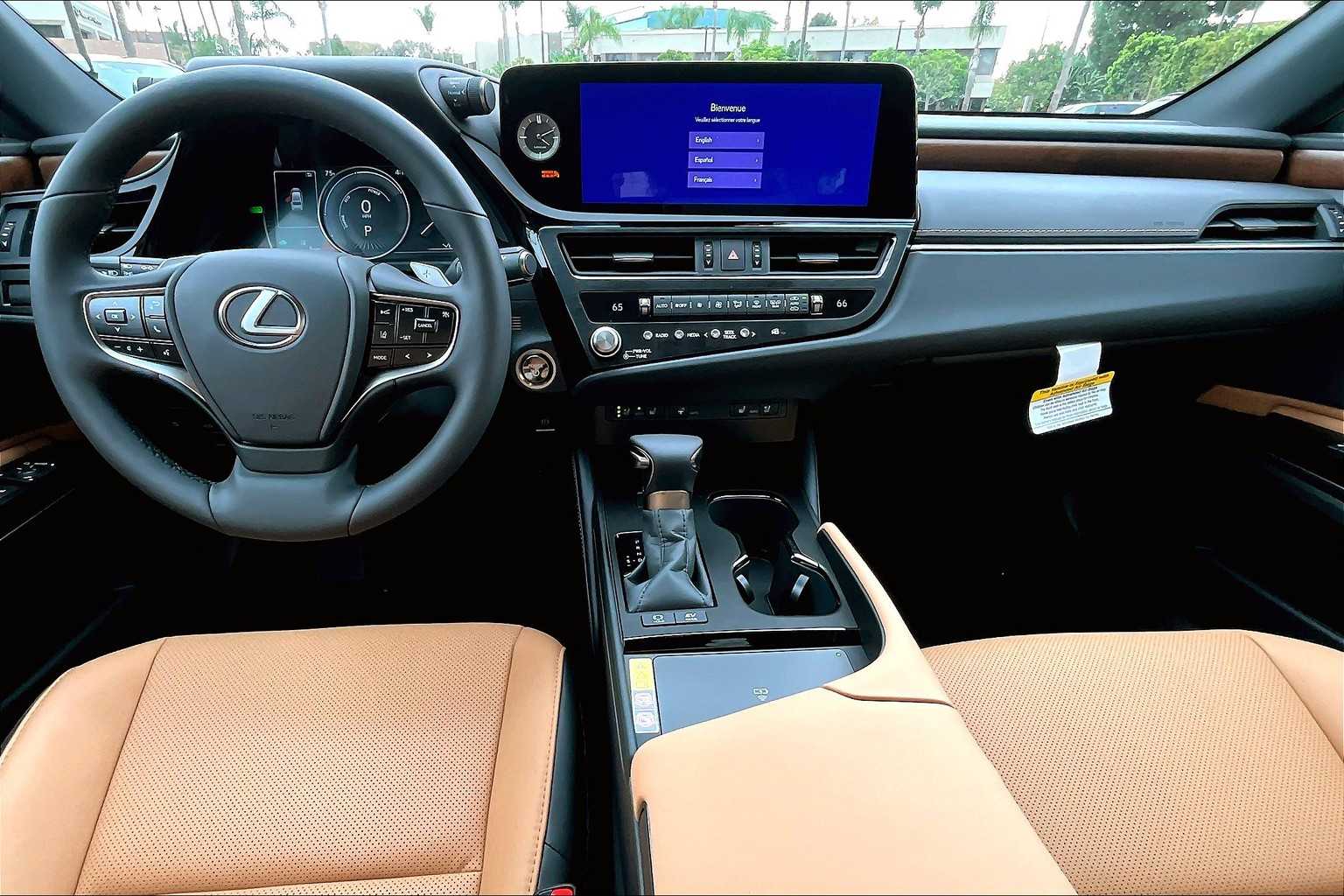 2025 Lexus ES 300h photo 5