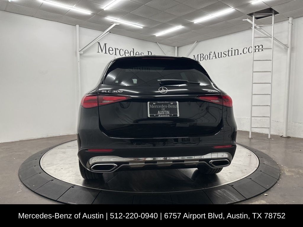 2025 Mercedes Benz GLC 300 4MATIC photo 4