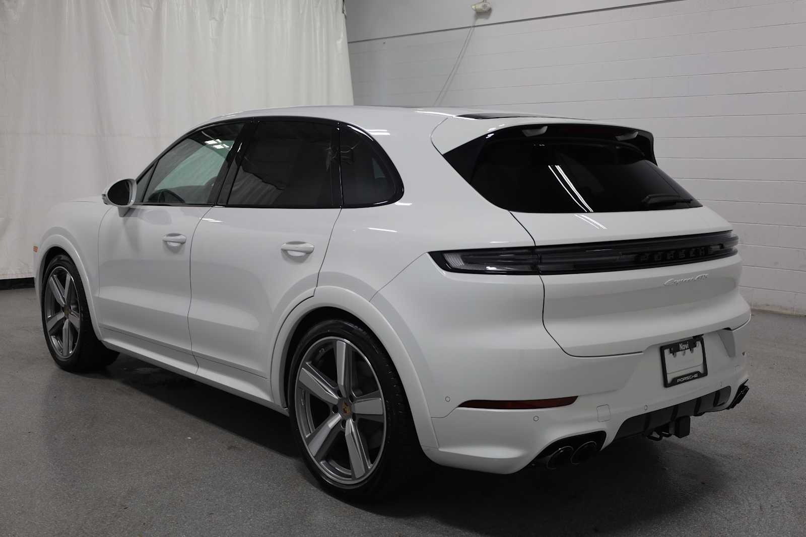 2025 Porsche Cayenne GTS photo 3