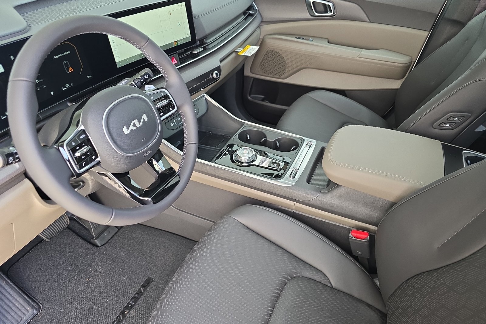 2026 Kia Carnival SX photo 6