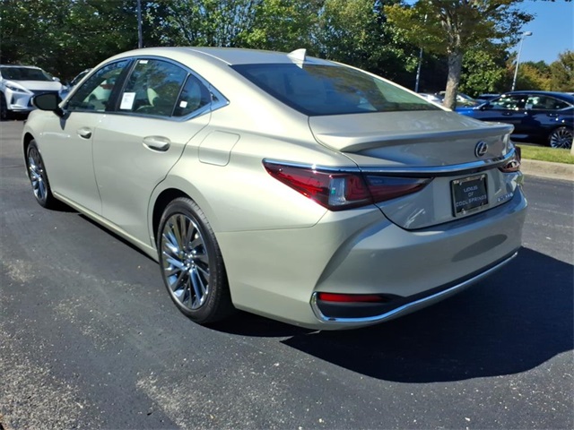 2025 Lexus ES 300h Ultra Luxury photo 3