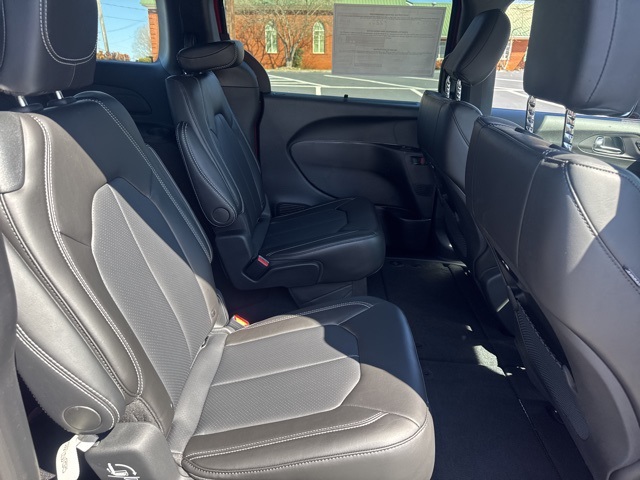 2025 Chrysler Pacifica photo 11