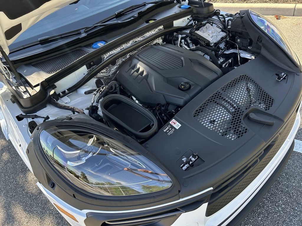2025 Porsche Macan Base photo 29