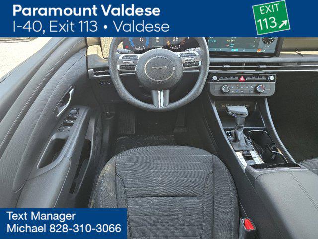 2025 Hyundai Santa Cruz SE photo 3