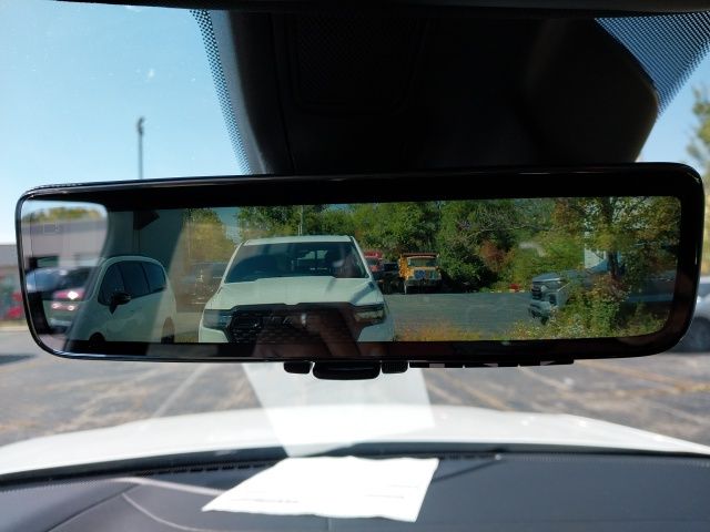2025 Jeep Grand Cherokee Overland photo 11