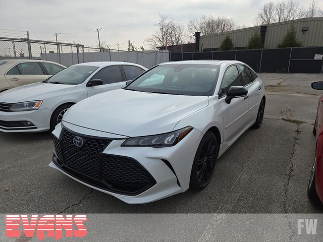 2022 Toyota Avalon Hybrid XSE photo 3