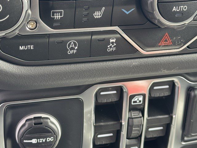 2025 Jeep Wrangler Sahara photo 16