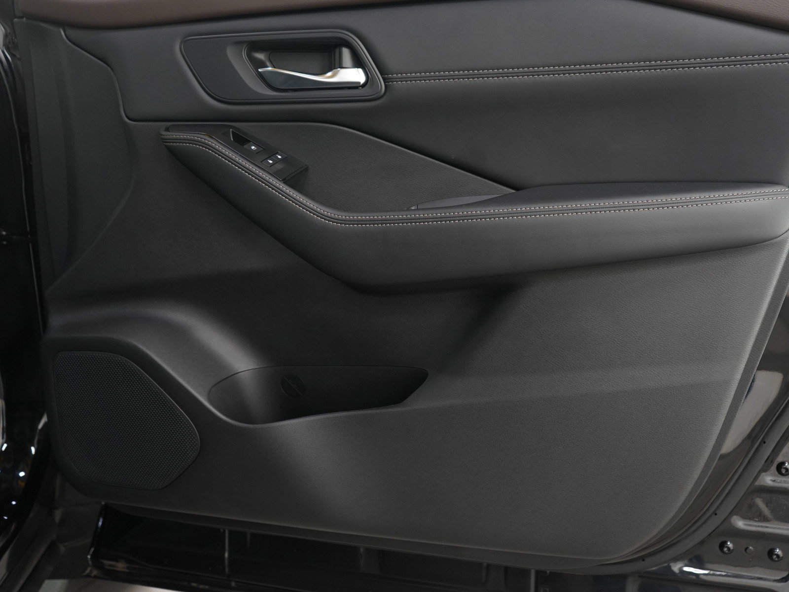 2023 Nissan Rogue SV photo 4