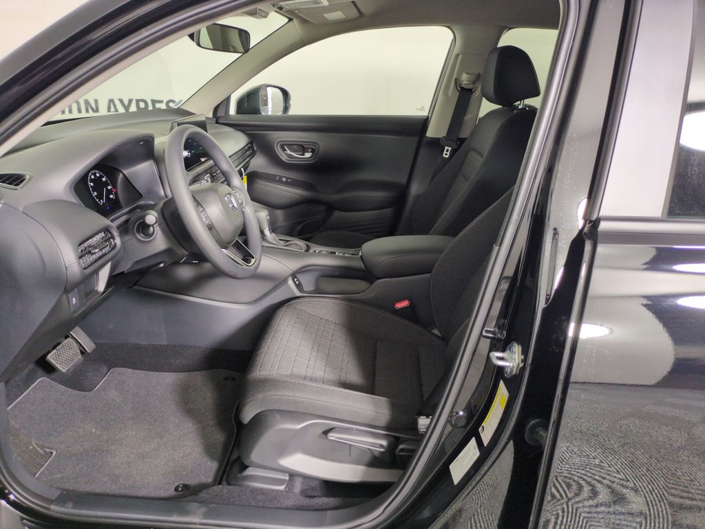 2026 Honda HR-V LX photo 4