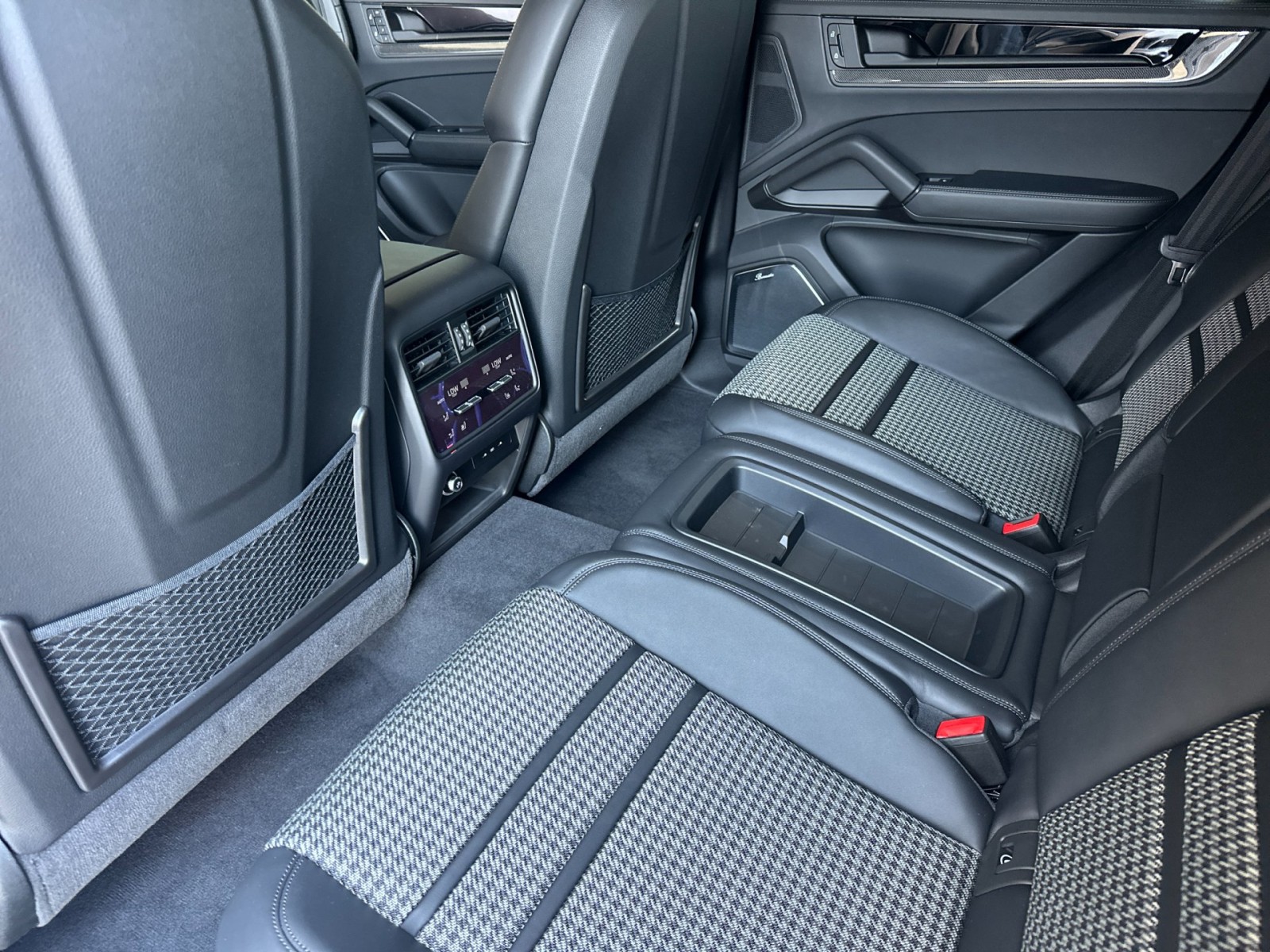 2025 Porsche Cayenne GTS Coupe photo 14