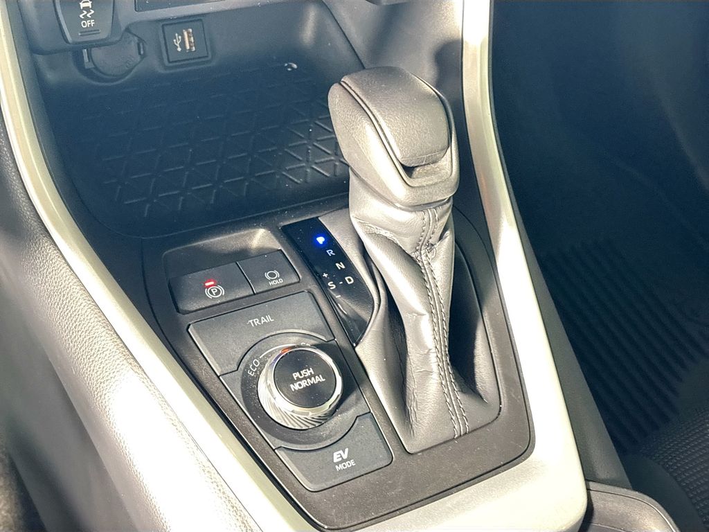 2024 Toyota RAV4 Hybrid LE photo 13