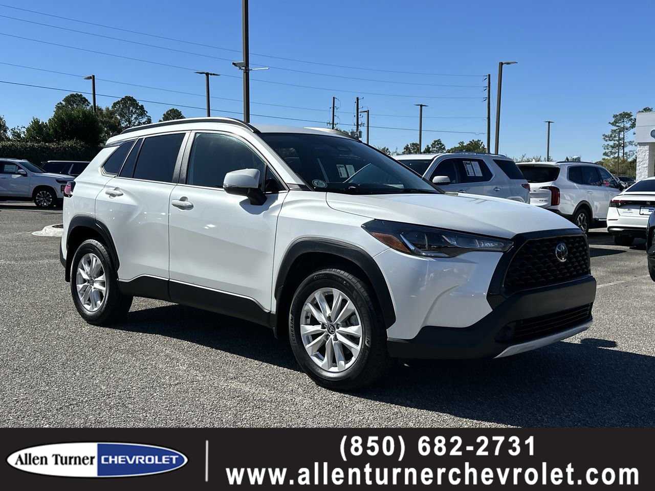 2024 Toyota Corolla Cross LE's photo