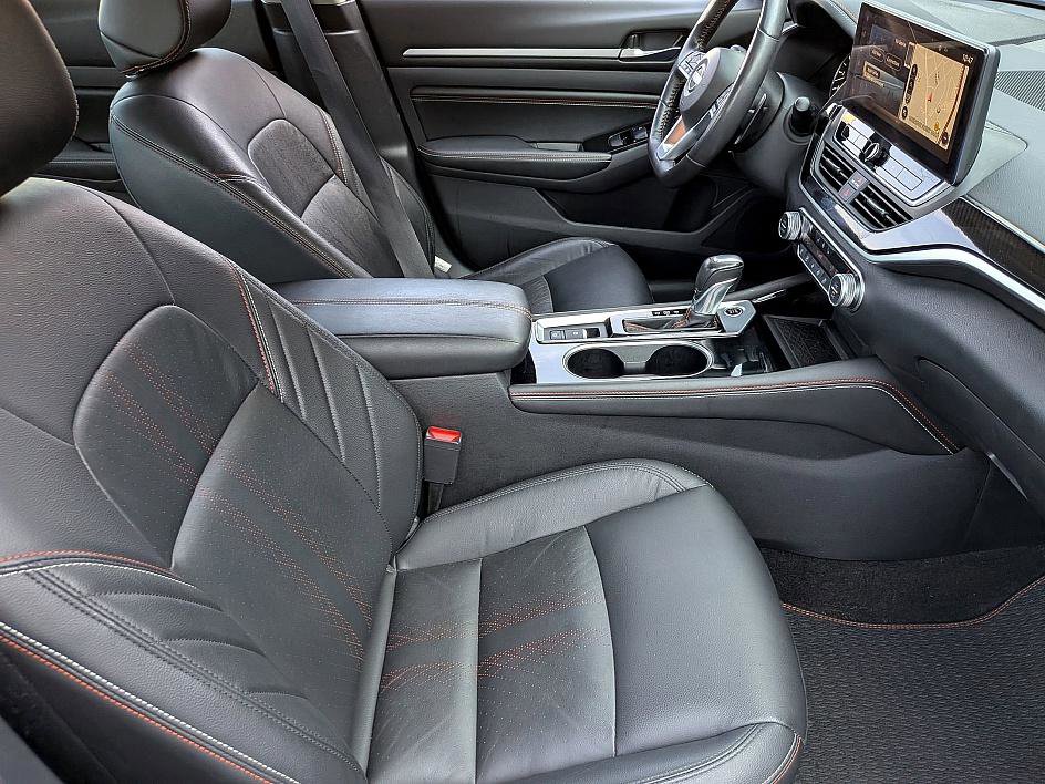 2023 Nissan Altima SR photo 30