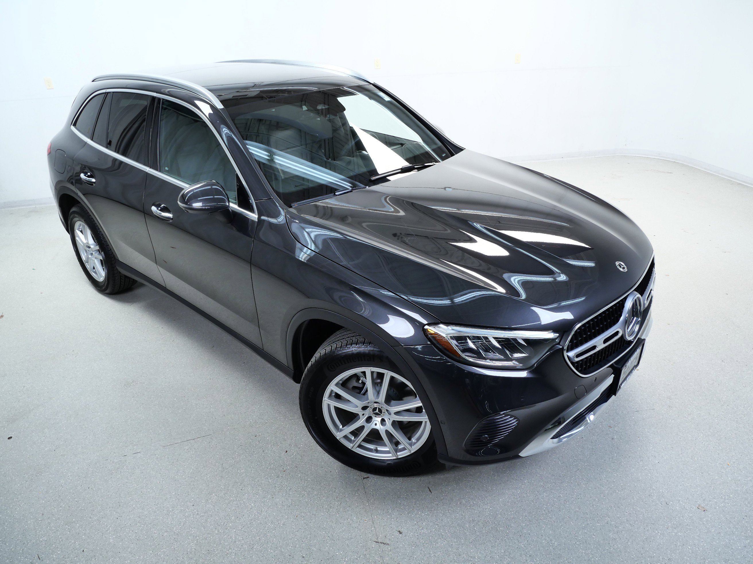 2025 Mercedes Benz GLC 300 4MATIC photo 3