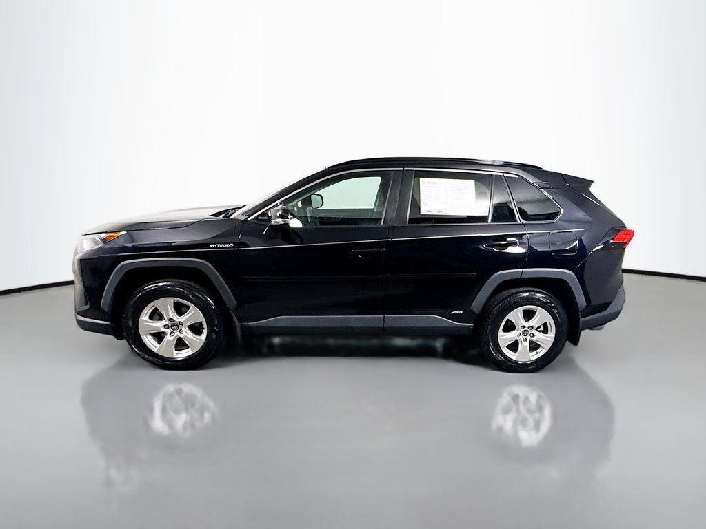 2021 Toyota RAV4 Hybrid XLE photo 3