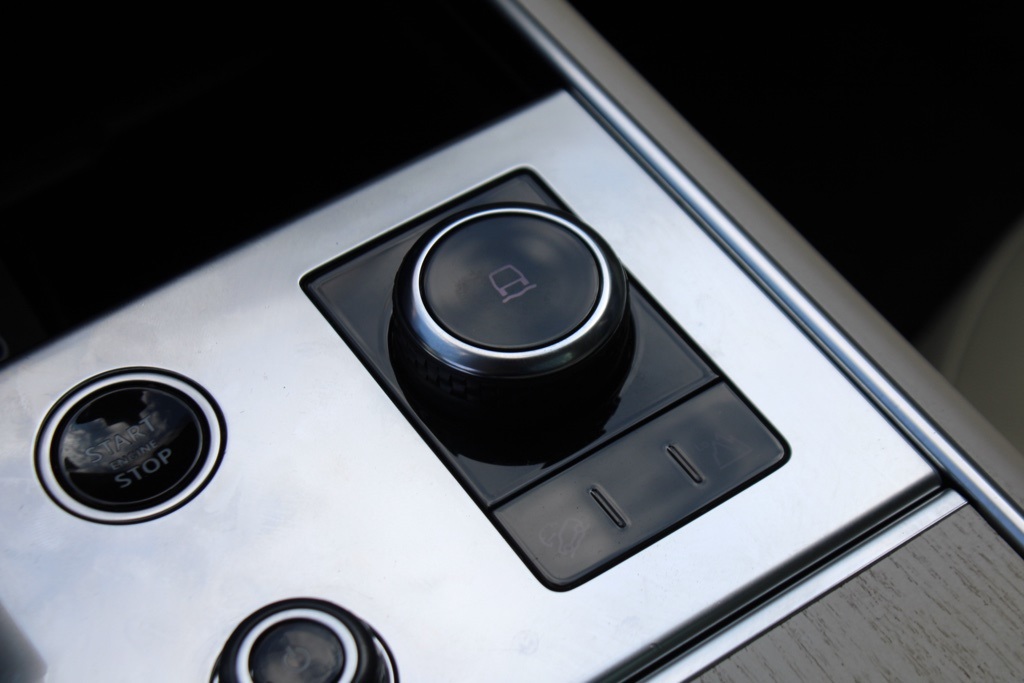 2023 Land Rover Range Rover SE photo 24