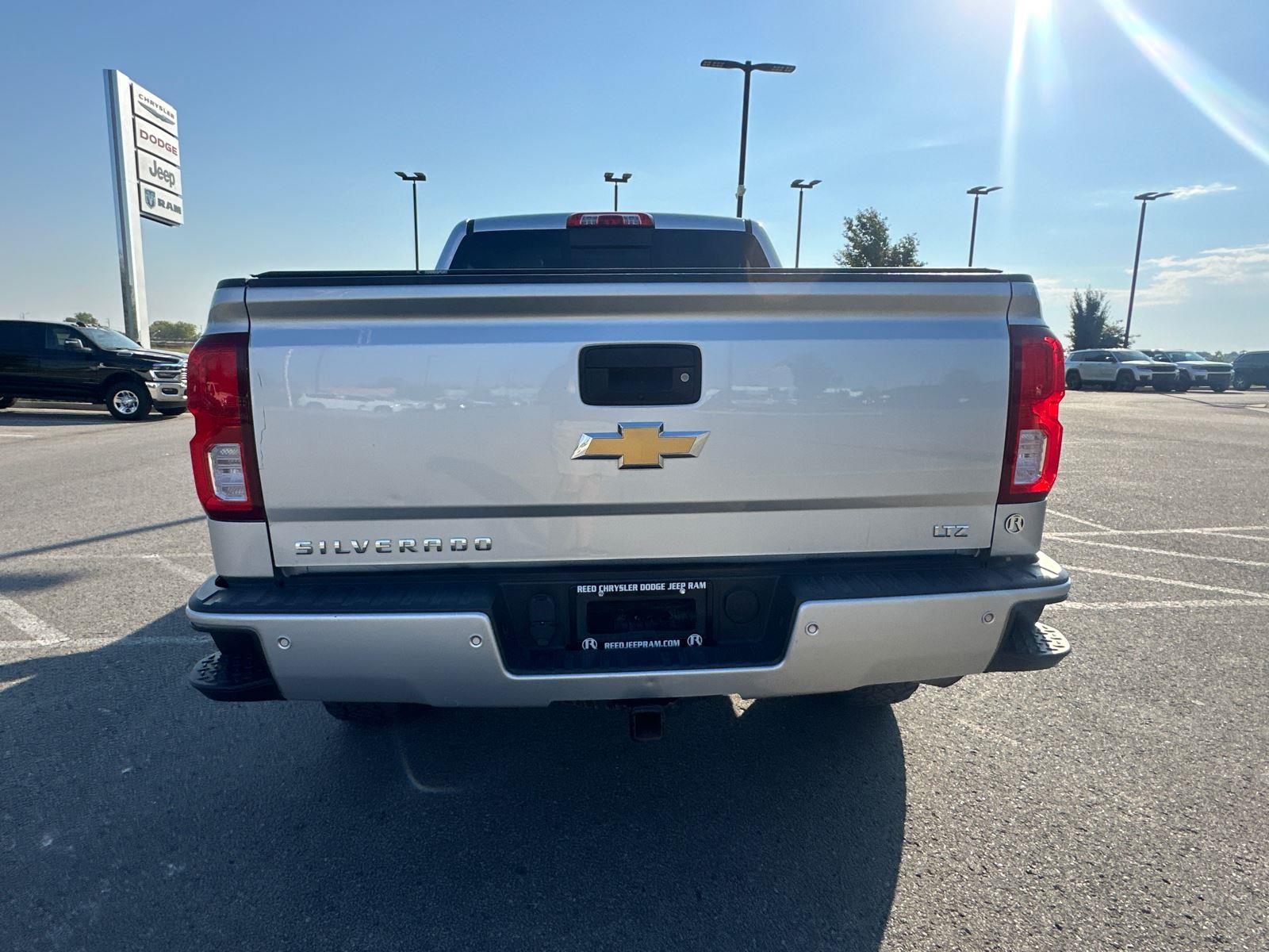 2018 Chevrolet Silverado 1500 LTZ photo 2