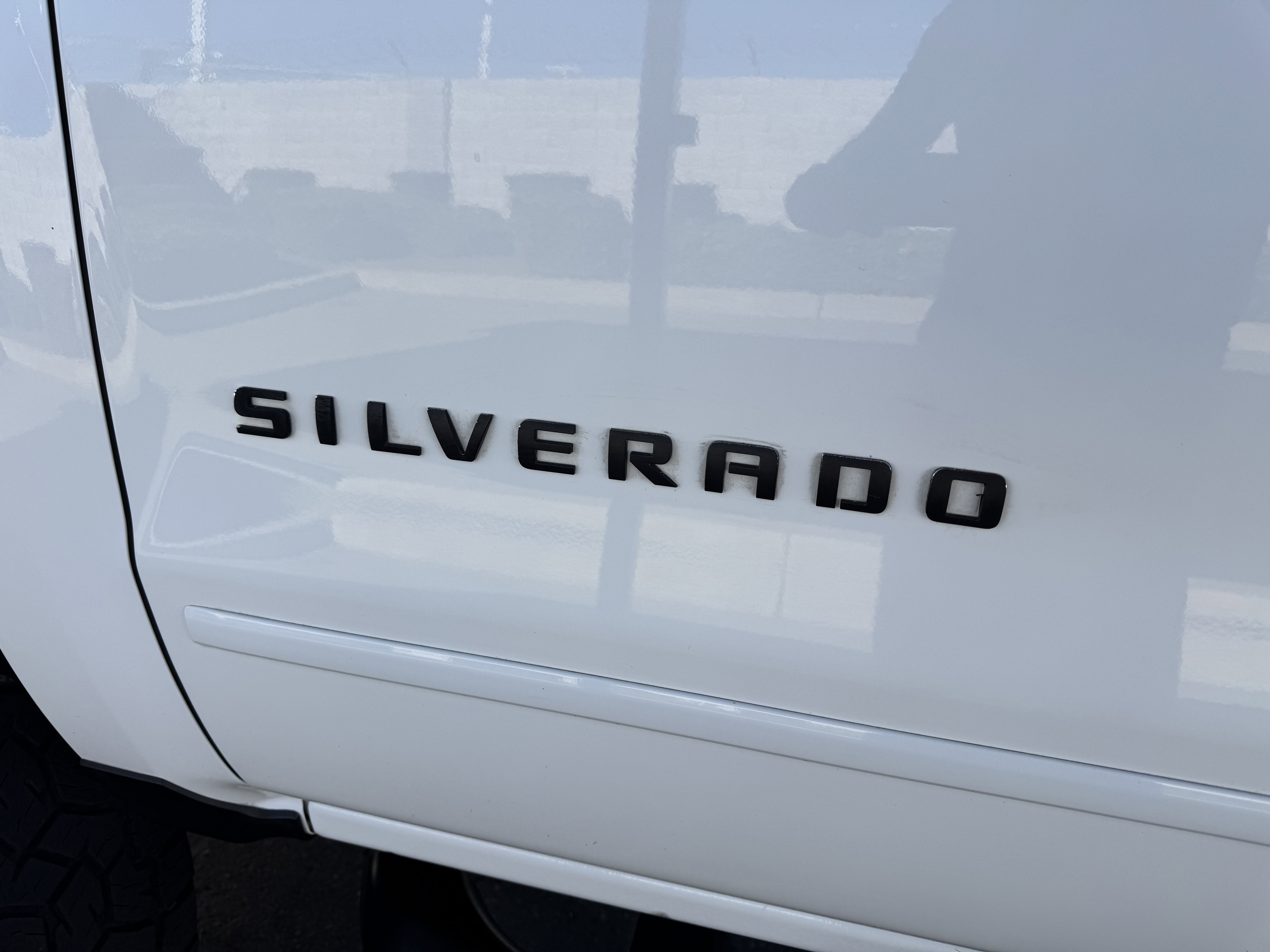 2018 Chevrolet Silverado 1500 LT photo 12