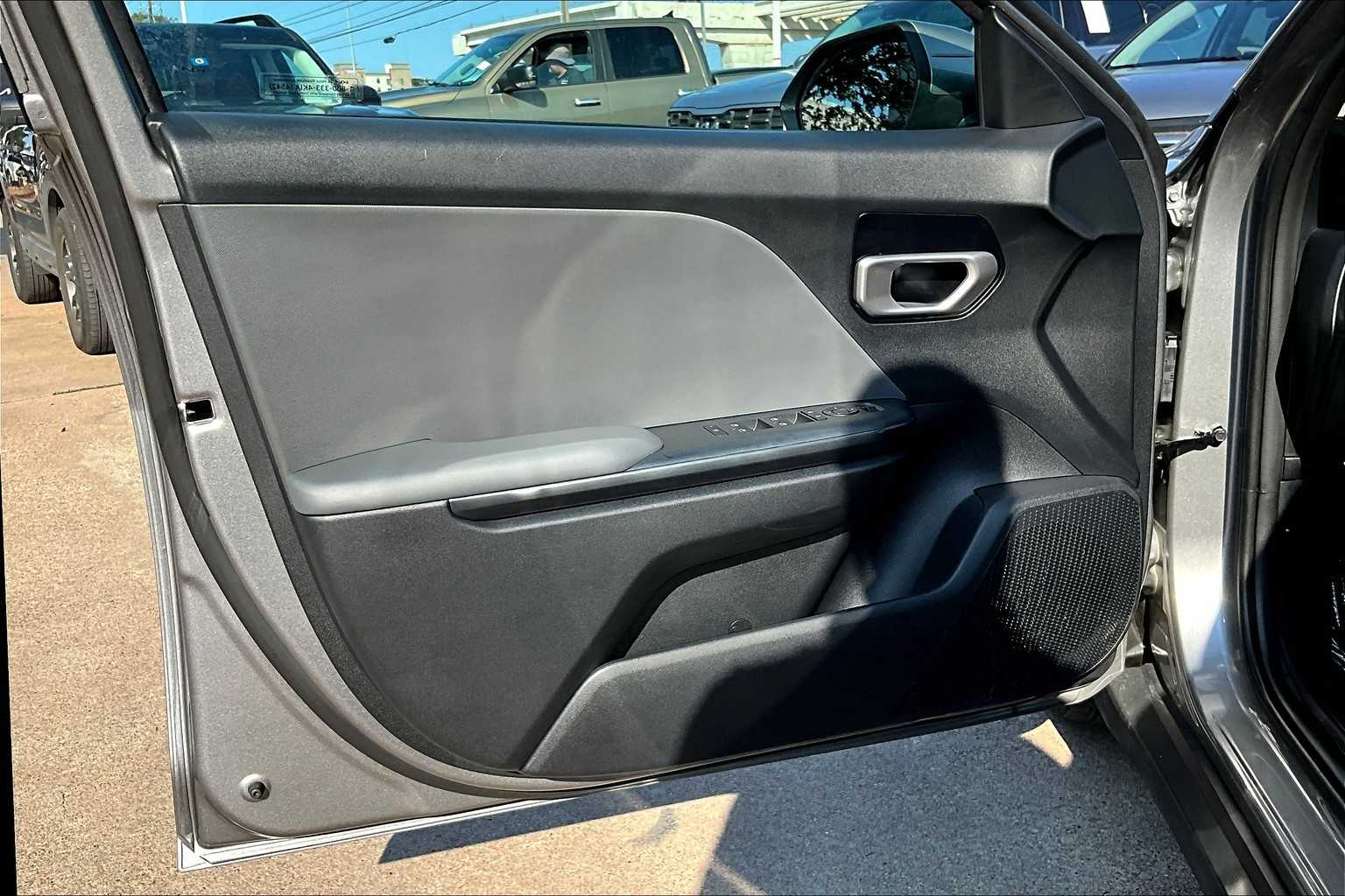 2025 Kia K4 LXS photo 19