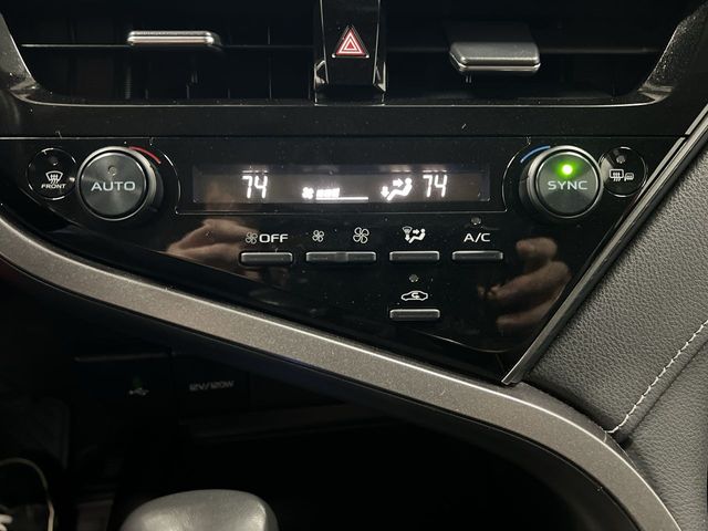 2022 Toyota Camry SE photo 17