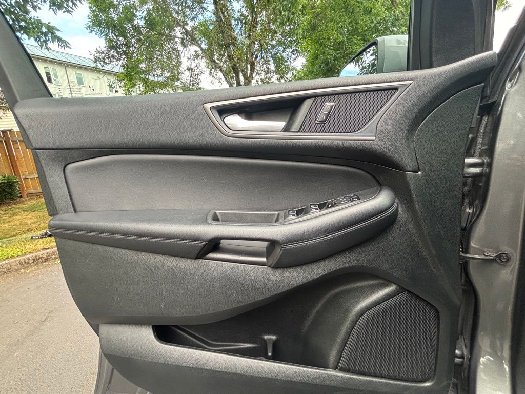 2022 Ford Edge SEL photo 20
