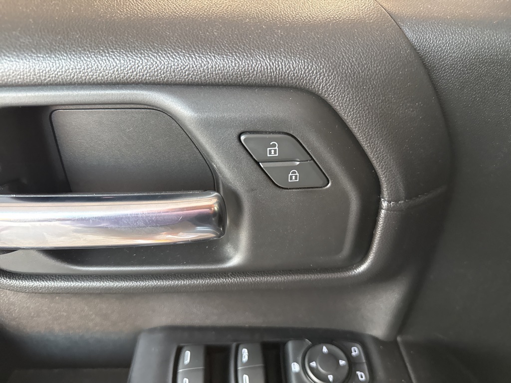 2019 Chevrolet Silverado 1500 LT photo 4