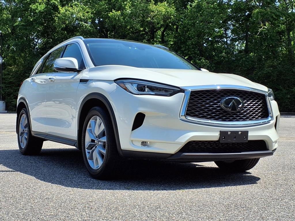 2022 Infiniti QX50 Luxe AWD photo 2