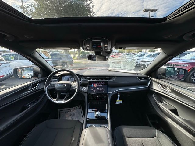 2025 Jeep Grand Cherokee Laredo X photo 2