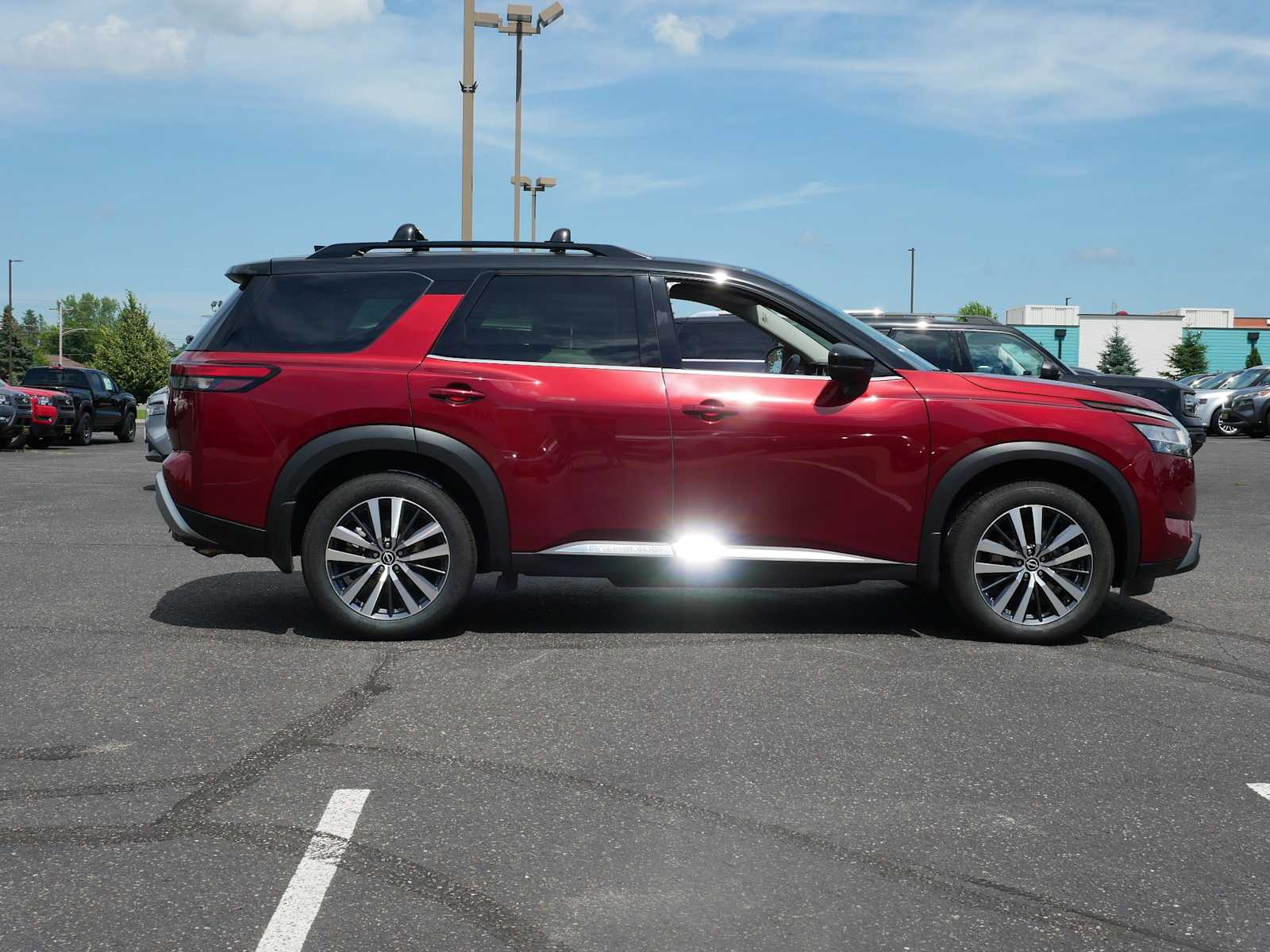Used 2022 Nissan Pathfinder Platinum with VIN 5N1DR3DK4NC245566 for sale in Brainerd, Minnesota
