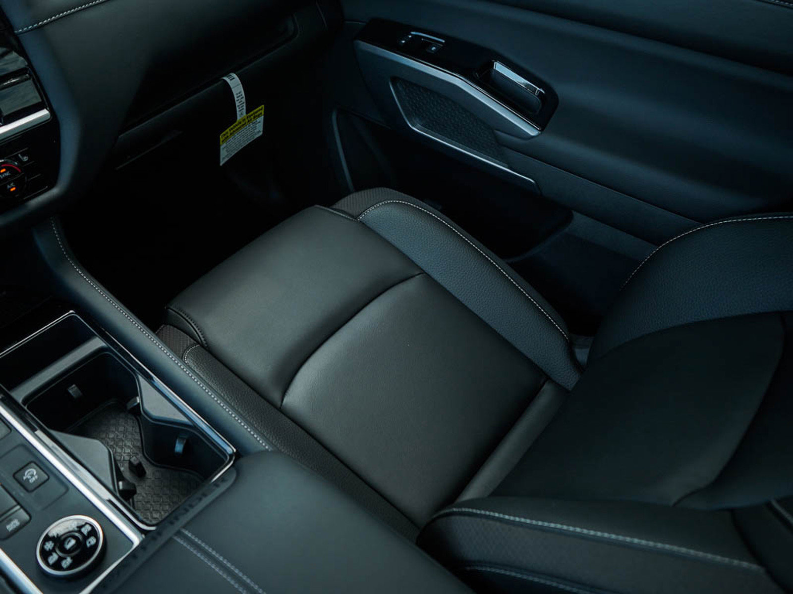 2025 Nissan Pathfinder SL photo 25