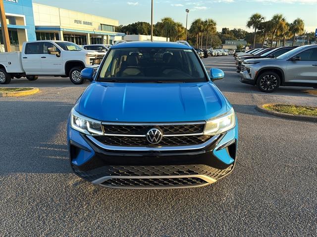 2022 Volkswagen Taos SEL photo 2