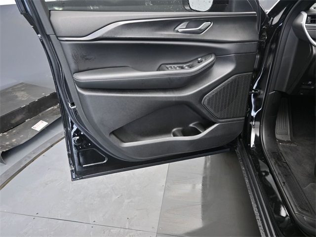 2025 Jeep Grand Cherokee L photo 12
