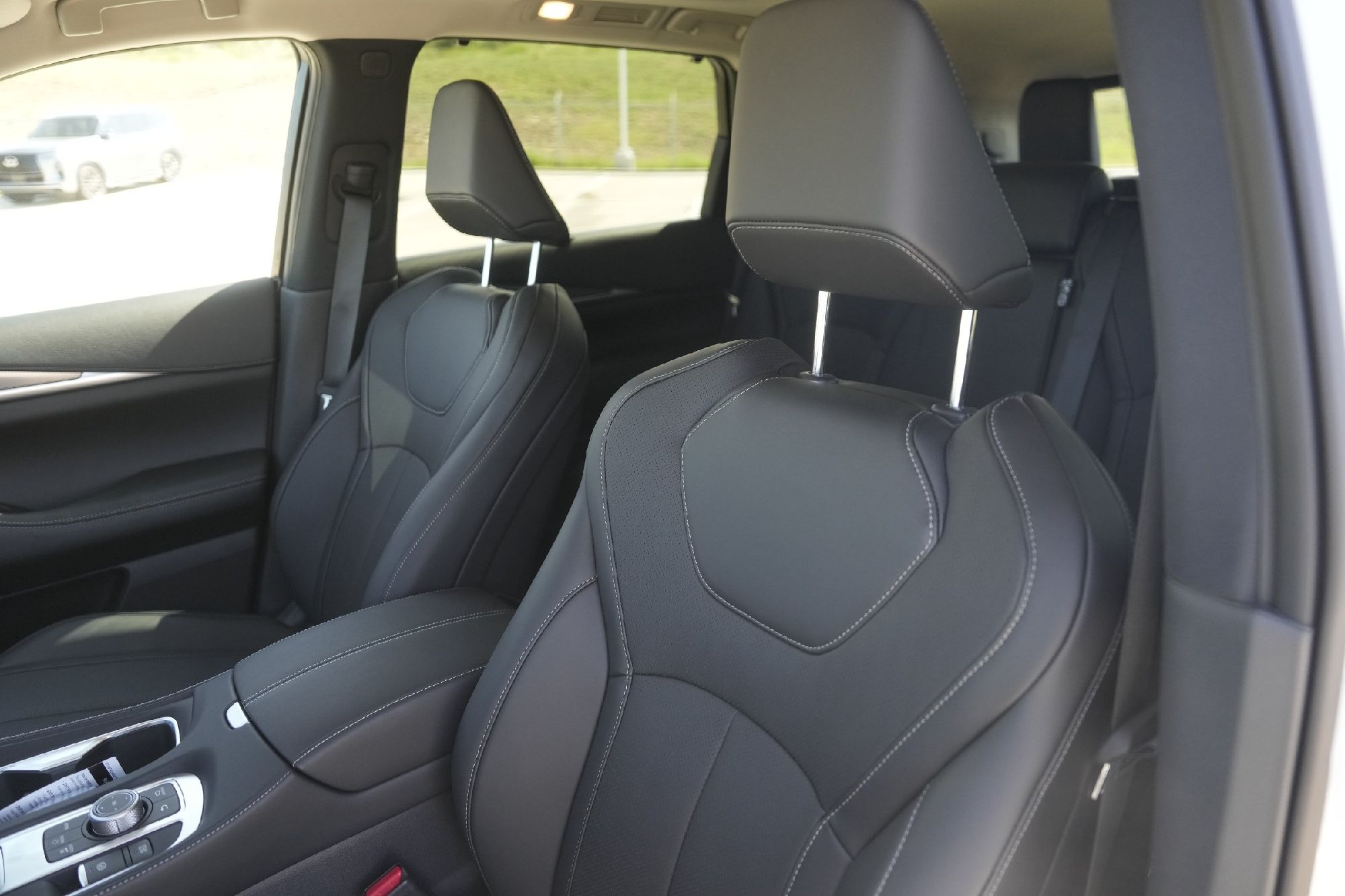 2026 Infiniti QX60 Luxe photo 8